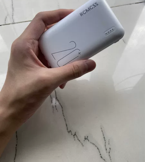 转闲置充电宝10000毫安，小巧便捷耐用，...