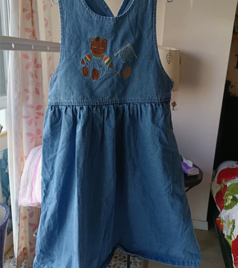 超可爱刺绣贴布小熊牛仔背带裙，裙长106，...