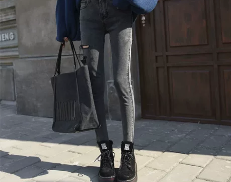 破洞牛仔裤便宜出，仅穿过一次，和到货时候基...