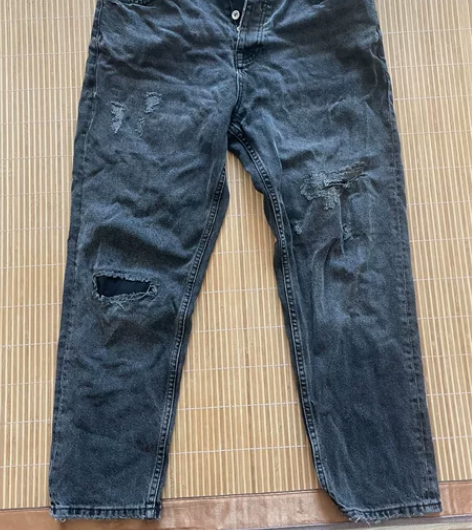 ZARA破洞牛仔裤 31码 感兴趣的话点“...