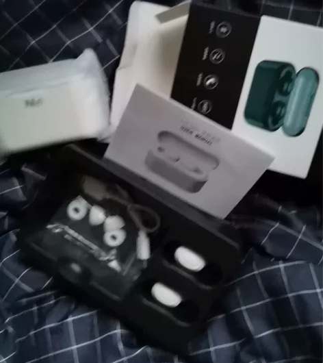 潮工坊 TTop 耳机类别：真无线耳机 佩...