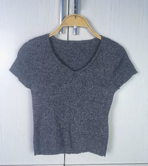 女士针织背心，约九成新，胸围66cm，衣长...