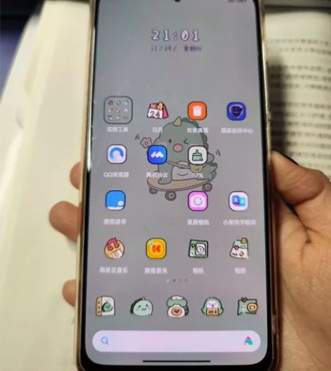 女朋友用的红米K40，低价转让，无任何维修...
