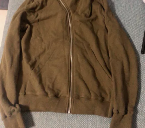 军绿色男士运动服套装L码，全新未穿有吊牌，...