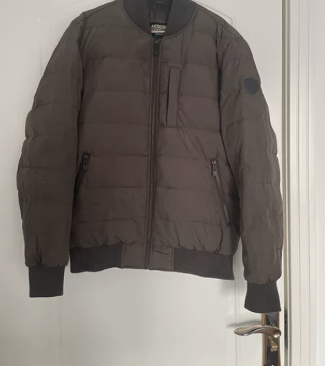 AK男士羽绒服，9新，深墨绿色，已用消毒液...