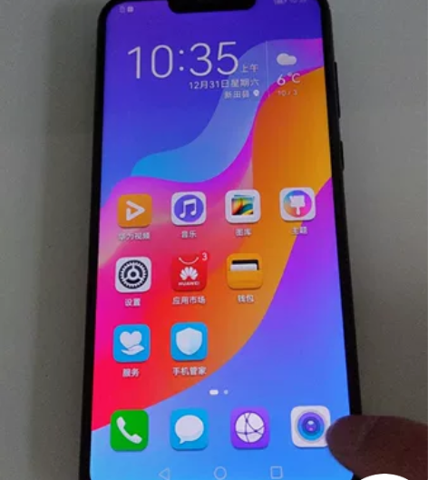 荣耀play，6+128的，手机比较轻薄不...