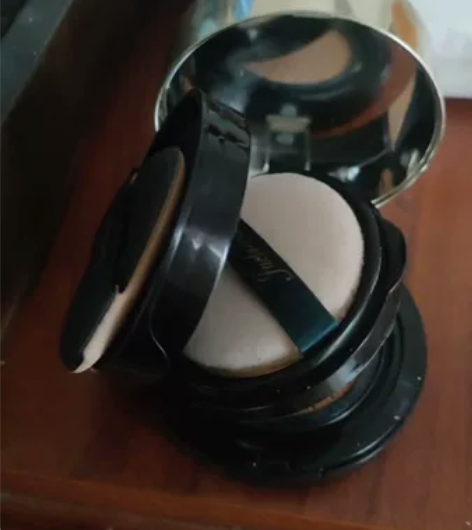 网红,朱丽欧粉底气垫,买几瓶回来小孩子贪玩...