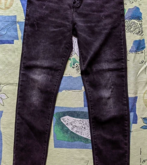 黑色男牛仔裤，腰围二尺三，裤长三尺，九成新...