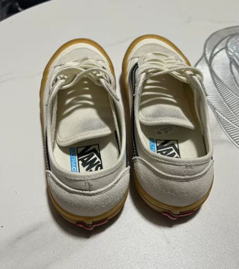 vans style 36 卡其色，上脚两...