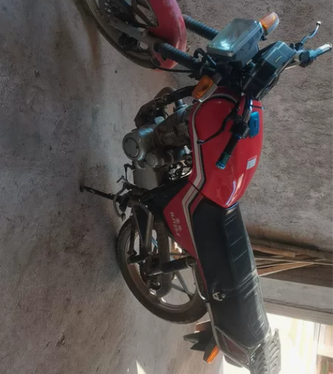 自用豪爵摩托车，功能一切正常，原装无拆机头...