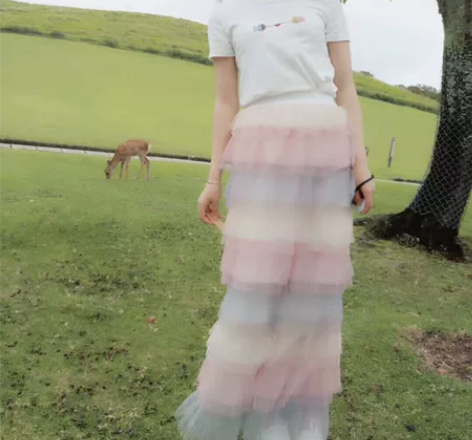 白体恤+蛋糕裙美美哒体恤+蛋糕裙，旅行穿过...