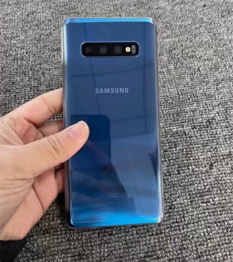 特价三星S10+ 8+128G 外观非常新...