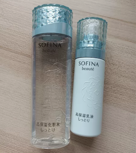 苏菲娜高保湿化妆水和乳液，官网入手，化妆水...