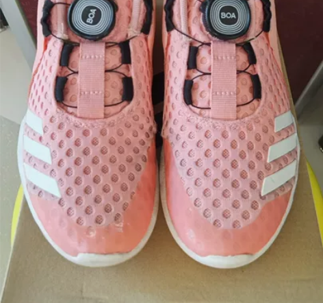 阿迪女童运动鞋，8成新，35码。全部原相机...