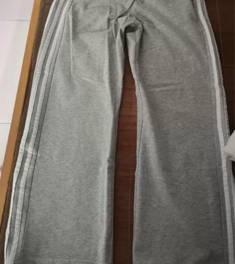只穿过两次的休闲阔腿裤，版型超好，面料不起...