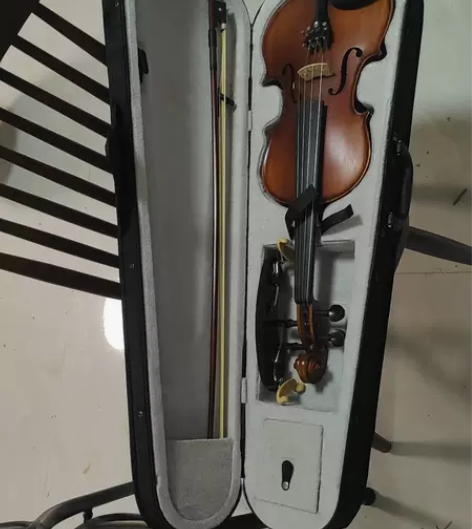 厂制小提琴，不是纯手工的，所以便宜，没怎么...