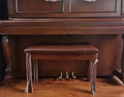 教育机构停业，四架钢琴低价出售 感兴趣的话...