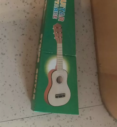 特价急出！！！！全新小吉他，尤克里里，没用...