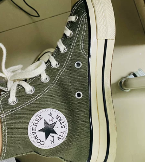 匡威高帮帆布鞋。鞋码37.5。军绿色。去年...