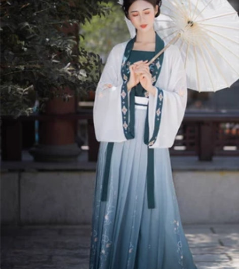 退款低价出汉服，珍缕旗舰店陌上卿安l码的，...