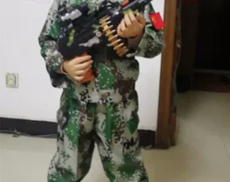 ?儿童演出迷彩服一套和儿童军靴一双 感兴趣...