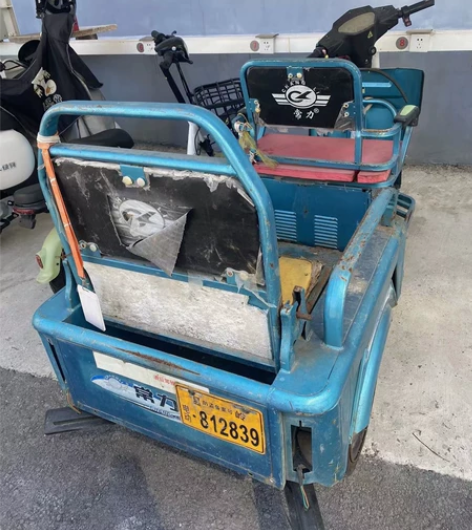 二手二个三轮电动车、其个一个名牌产品飞鸽电...