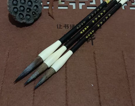 灰尾长峰毛笔，湖笔。早些年经营文房店剩余库...