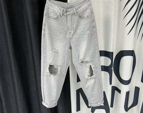 【狂欢价】欧货2021夏新款灰色个性破洞乞...