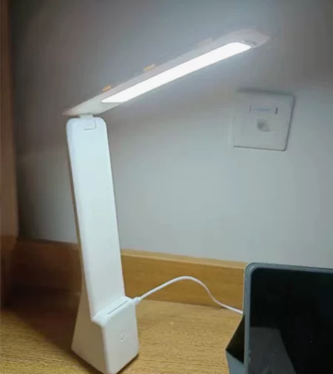全新台灯，完全没有使用过的。（插电款） 台...