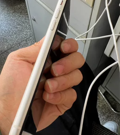 苹果11 就换了电池然后就换了后壳，其他的...