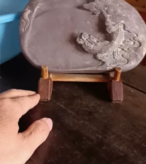 端砚，四大名坑之宋坑，石质好石色偏红，随形...