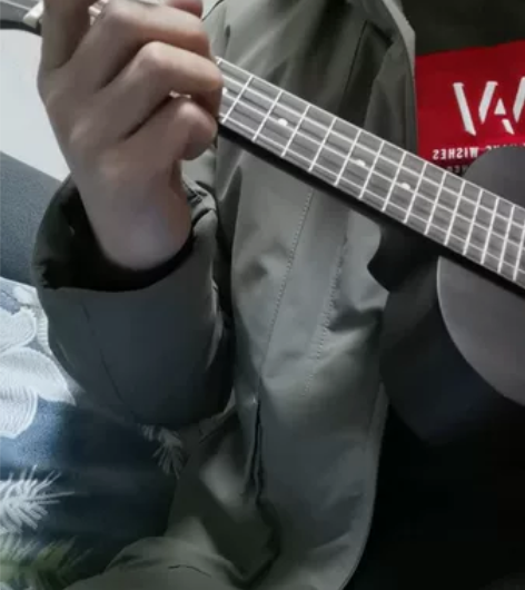 女儿今年过生日别人送的礼物，由于家里有两支...