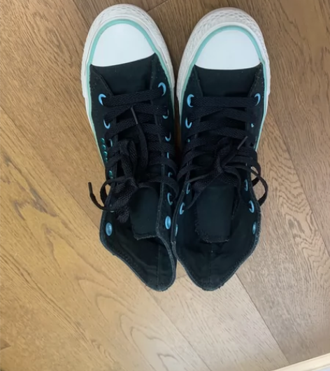 转让：匡威高帮帆布鞋，35码，尺码偏大相当...