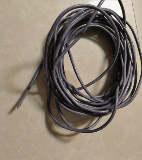 12米全新剩余网线。仅限自取 感兴趣的话点...