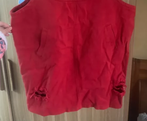 牛仔背带裙 感兴趣的话点“我想要”和我私聊...