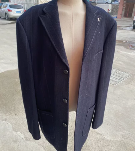 男西装外套。皮尔卡丹丹奴。190 的。 感...