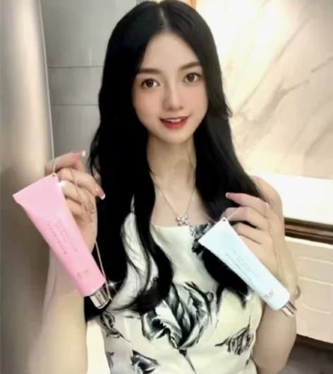 季泉护手霜季泉手膜乳木果胜肽香水修护手霜套...