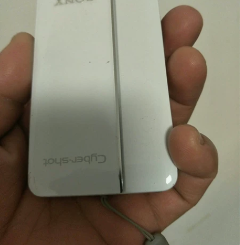 索尼tx55数码相机，屏幕显示有一竖线，其...