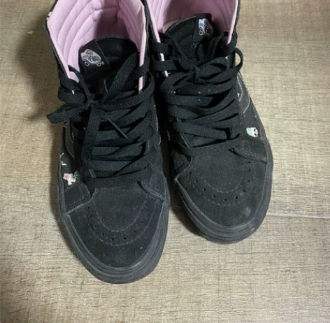 vans板鞋，线下门店买的，鞋子太多了，都...