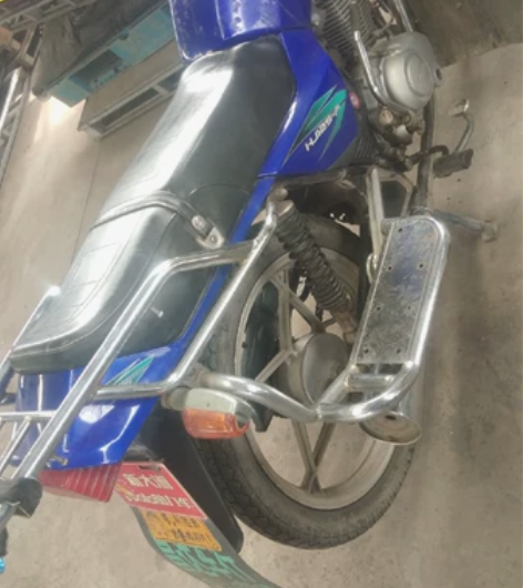 闲置豪爵摩托车，正常骑着，电启动，大灯一切...