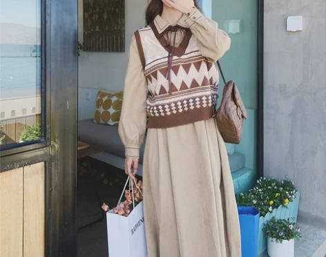 法式漂亮马甲连衣裙女春季2023新款过年套...