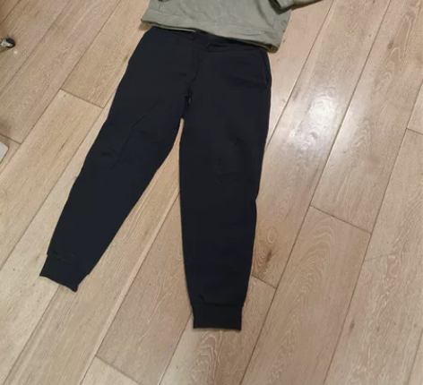 男士加绒运动装一套，上衣M，裤子175。适...