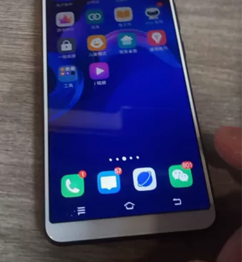 vivoy71a手机，内屏有点漏液，不太多...