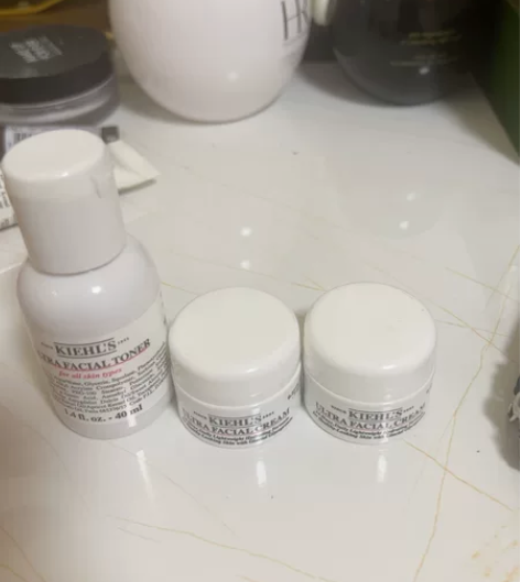 全新未拆两个面霜一个水55、专柜赠送、假一...