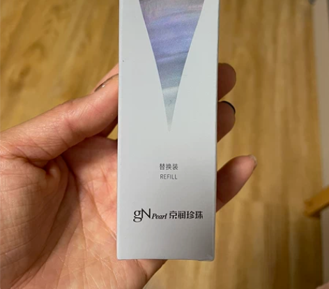 京润珍珠的赠品，眼霜，半卖半送了 感兴趣的...