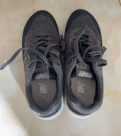 新百伦580,轻微穿着痕迹,就是孩子鞋带系...