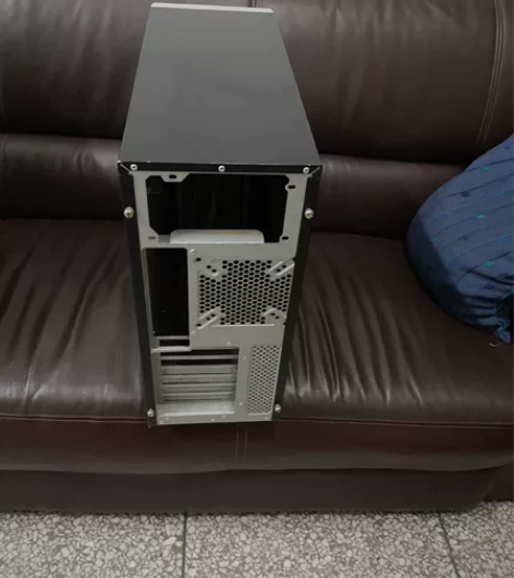 自用闲置电脑机箱一对： 一个是航嘉2008...