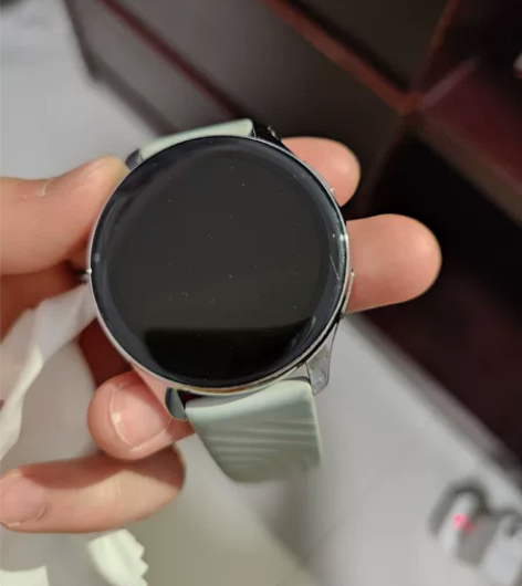 一加手表，自用，表面有划痕，不影响使用，其...