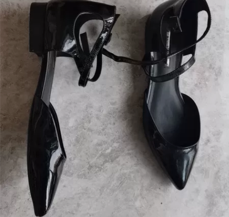 月芽儿37全新单鞋，专柜买的，脚胖了穿不下...