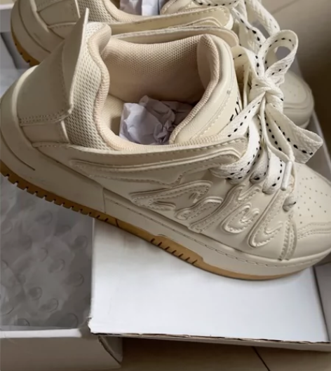 九新飞跃小白鞋，35.5 感兴趣的话点“我...